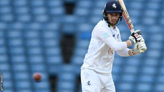 Stewart 90 helps Kent hang on to draw