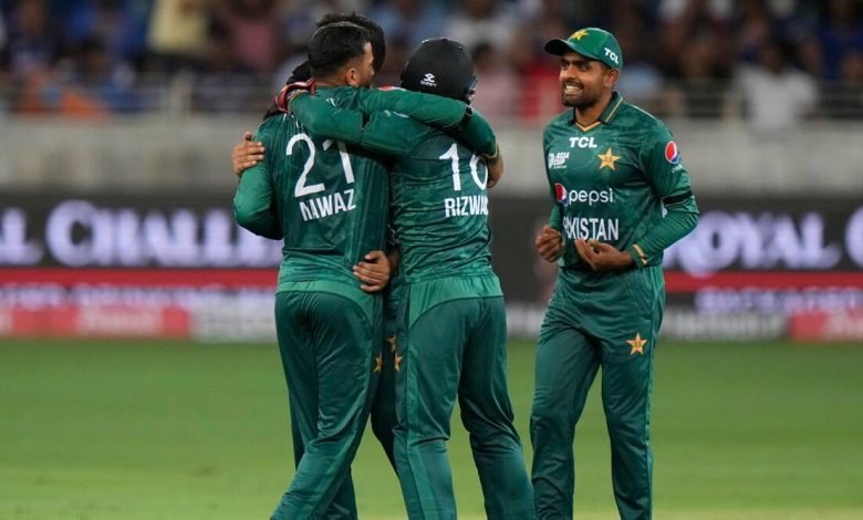 Pakistan prevail in heart-stopper to seal final date with Sri Lanka