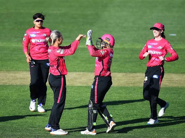 Sixers seal berth in knockouts with come-from-behind win