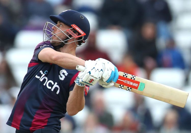 Chris Lynn hundred heaps more woe on Leicestershire
