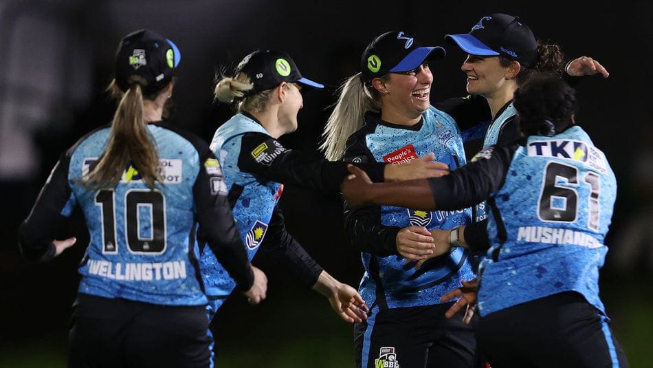 Adelaide Strikers roll Melbourne Stars for 29 in record WBBL rout