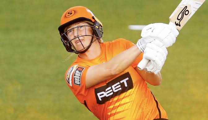 Devine century powers Scorchers to pivotal win against Heat