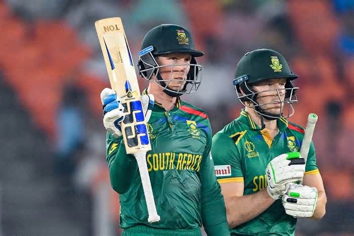 Rassie van der Dussen, Andile Phehlukwayo seal nervy chase for South Africa